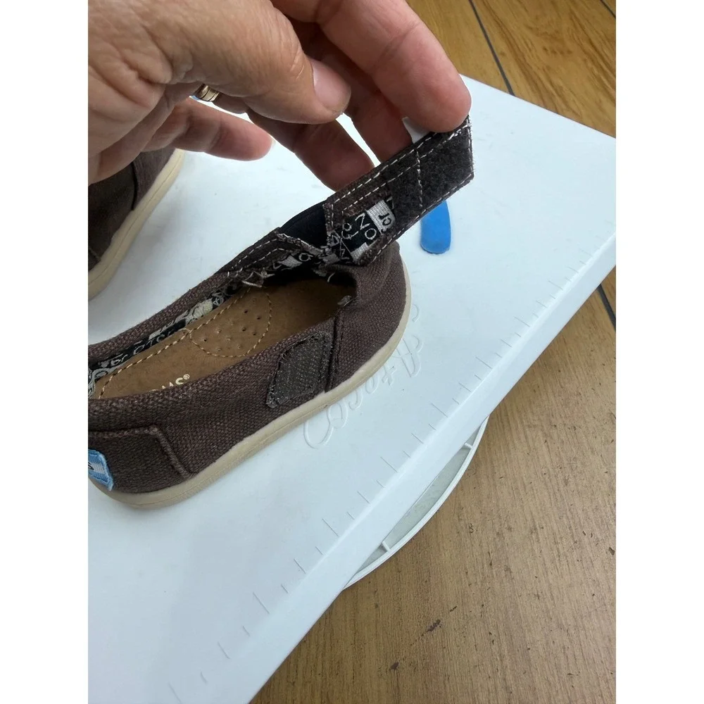 TOMS Tiny Canvas Brown Slip On Shoes Toddler Size T4 Hook‎ and Loop Strap